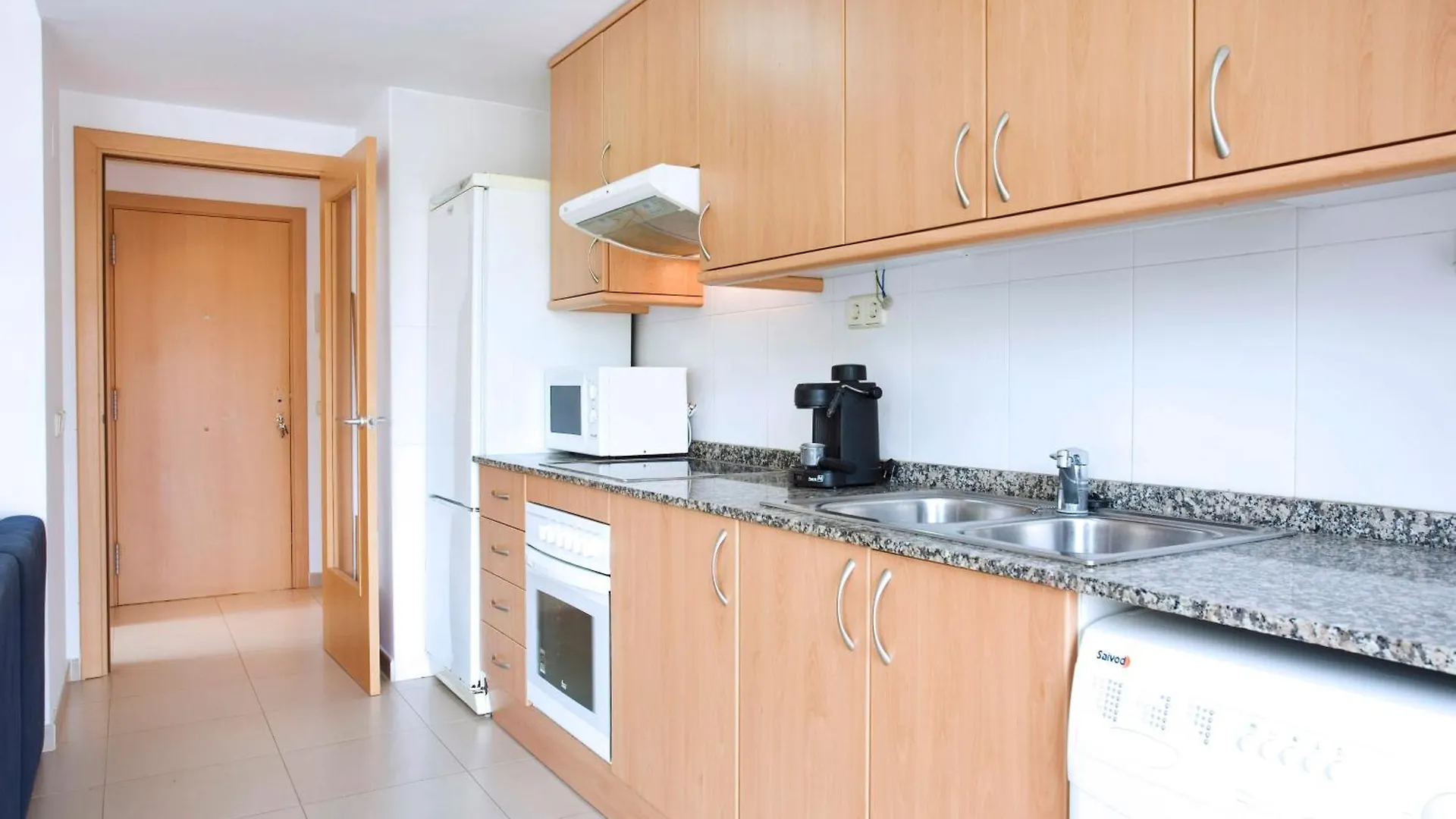 Enjoy Your Holidays With Us !!, Terrace 25M2 - Apartment 65M2 3 Bedrooms, Capacity 4-6Pers, Wifi, Ideal To Digital Nomad Beach 5Min Walking, 4 Pools, Parking Opt, Air Conditioning Lloret de Mar 0*,  Spanien